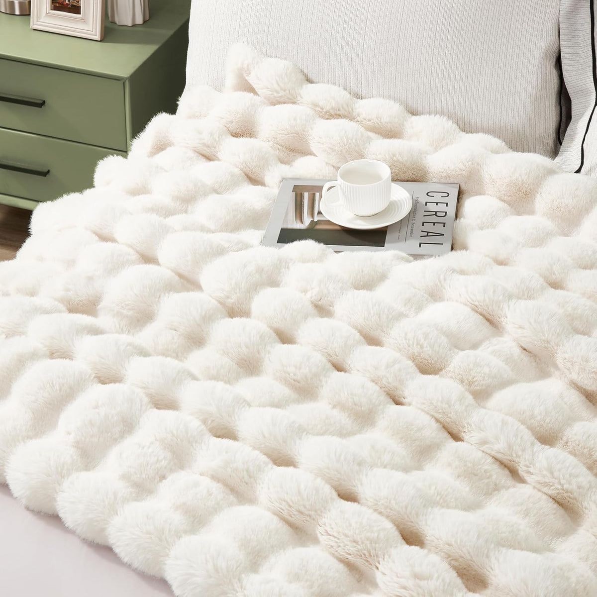Double-sided faux fur blanket 50x60 inches, winter warm blanket